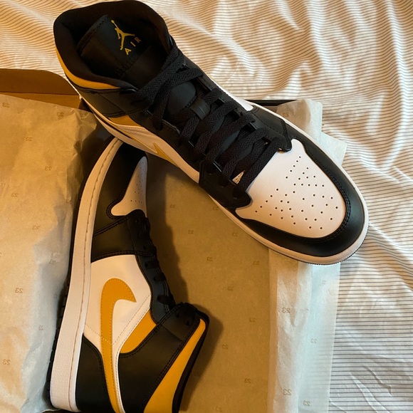 Air Jordan 1 - Picture 6 of 7